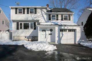40 Essex Avenue, Metuchen, NJ 08840