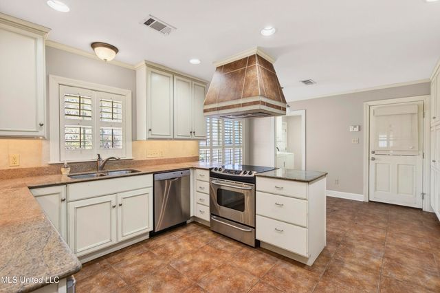 25 Bayou View Drive, Gulfport, MS 39507