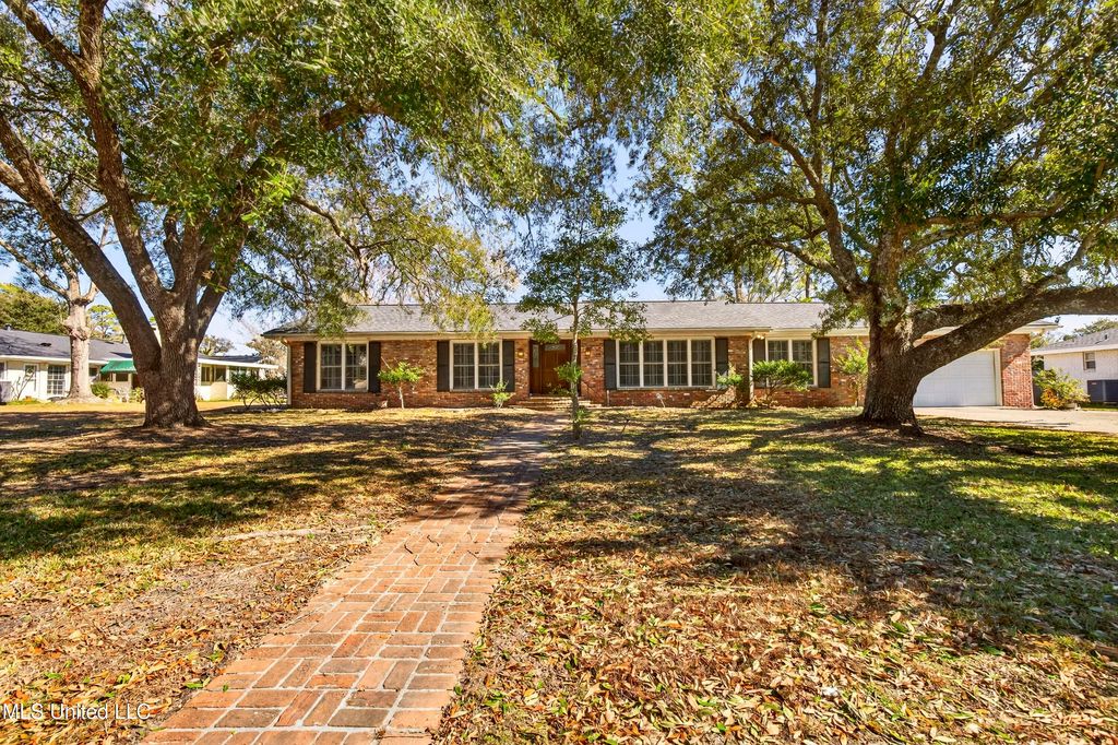 25 Bayou View Drive, Gulfport, MS 39507