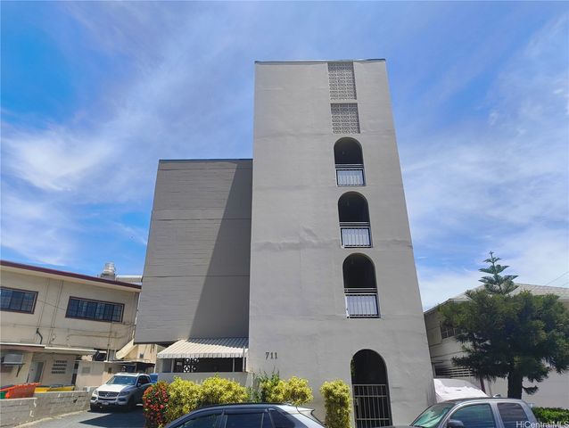 711 Kamuela Avenue, Honolulu, HI 96816
