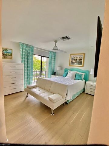 1280 Gordon DR C, Naples, FL 34102