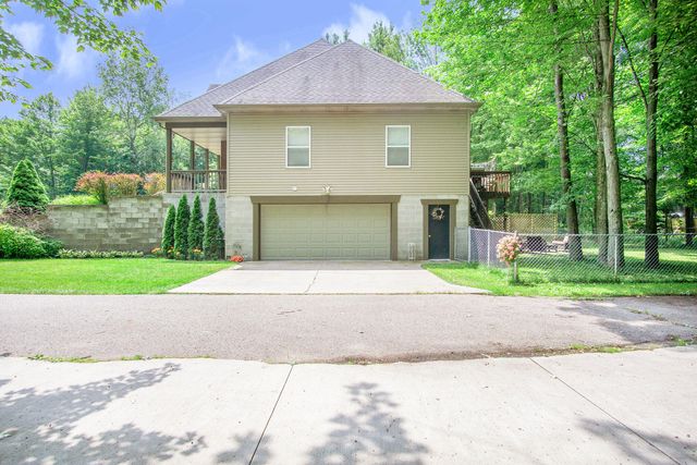 18501 148th Avenue, Spring Lake, MI 49456