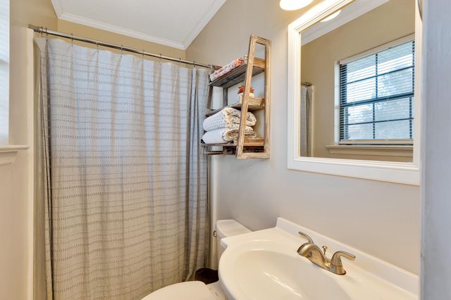 1001 Tsatanuga Road, Hixson, TN 37343