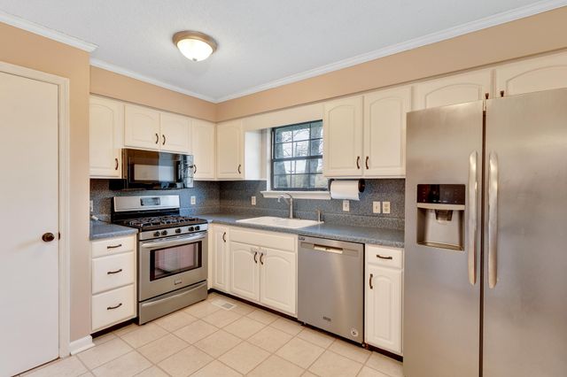 1001 Tsatanuga Road, Hixson, TN 37343