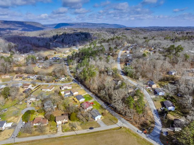 1001 Tsatanuga Road, Hixson, TN 37343