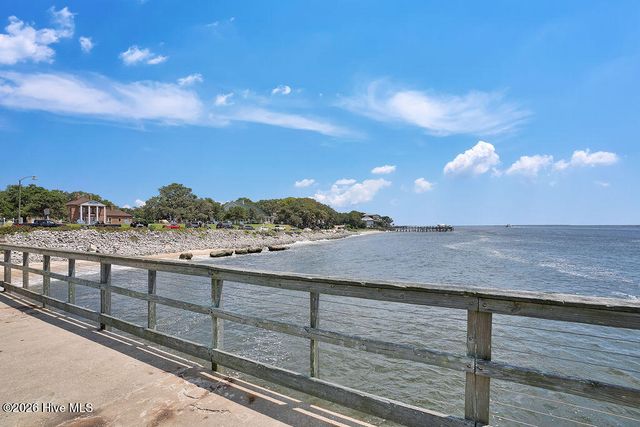 311 Champion Court SE, Southport, NC 28461