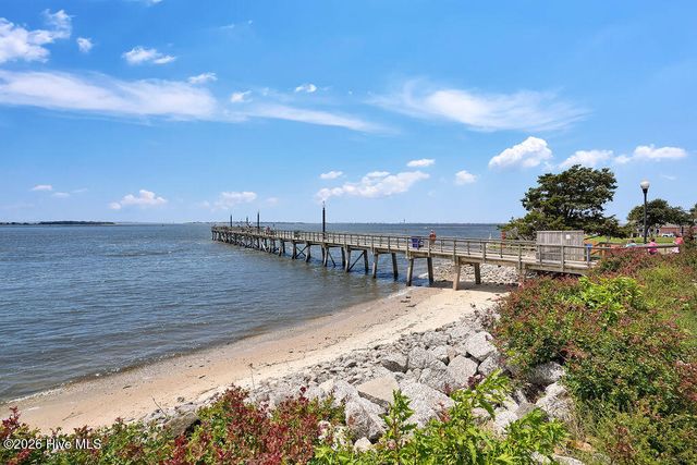 311 Champion Court SE, Southport, NC 28461