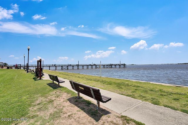 311 Champion Court SE, Southport, NC 28461