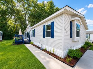 1339 Pine Tree, Maplewood, MN 55119