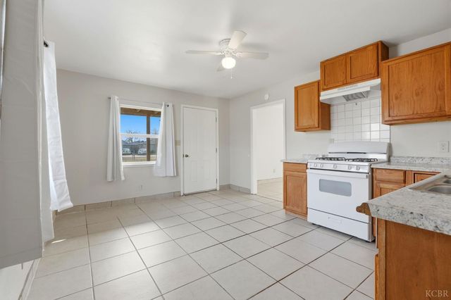 402 E Elm Street, Hanford, CA 93230