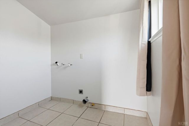 402 E Elm Street, Hanford, CA 93230