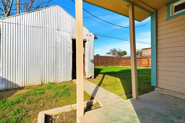 402 E Elm Street, Hanford, CA 93230