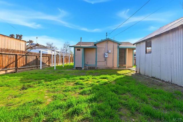 402 E Elm Street, Hanford, CA 93230
