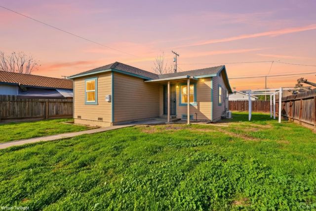 402 E Elm Street, Hanford, CA 93230