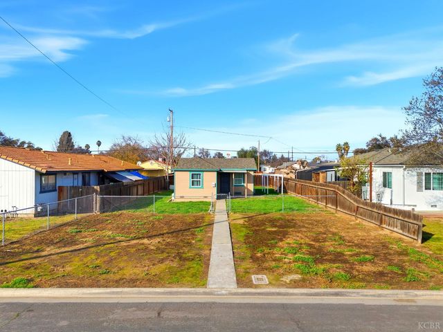 402 E Elm Street, Hanford, CA 93230
