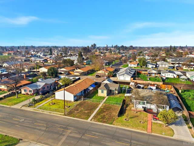 402 E Elm Street, Hanford, CA 93230