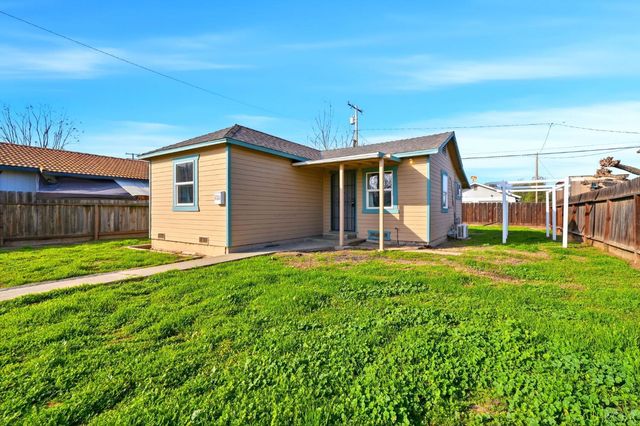 402 E Elm Street, Hanford, CA 93230