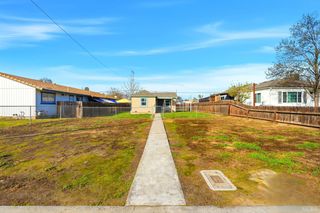 402 E Elm Street, Hanford, CA 93230
