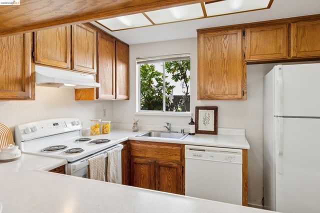 1563 Carpentier, San Leandro, CA 94577