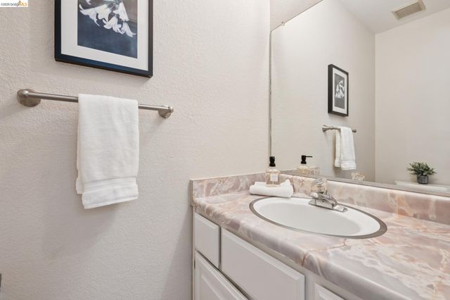 1563 Carpentier, San Leandro, CA 94577