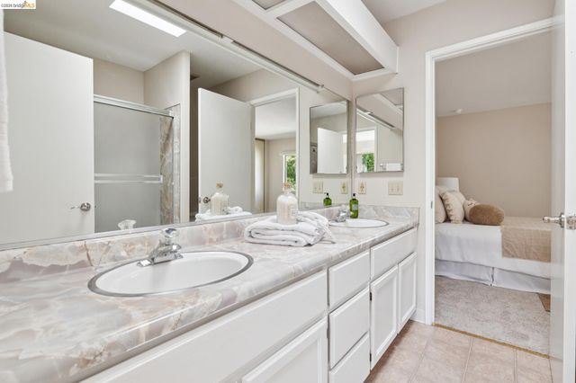 1563 Carpentier, San Leandro, CA 94577