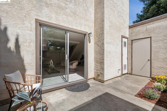 1563 Carpentier, San Leandro, CA 94577