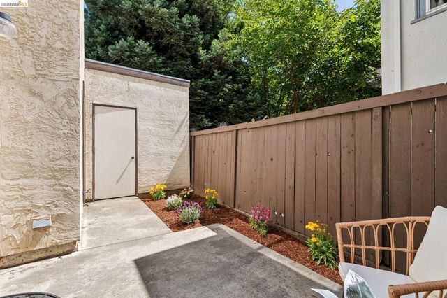 1563 Carpentier, San Leandro, CA 94577