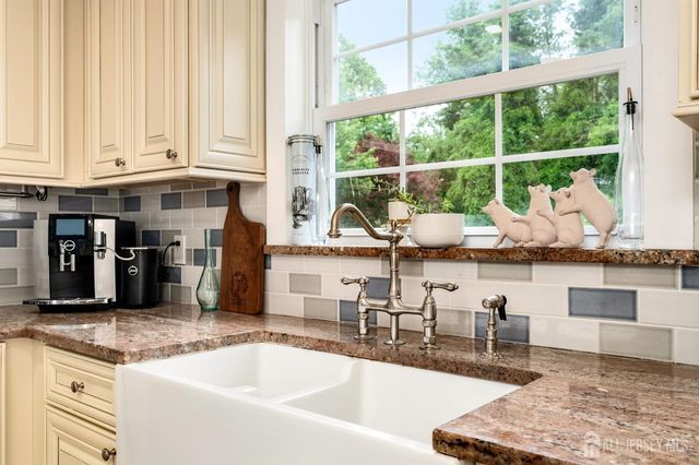 61 Laurel Avenue, Franklin, NJ 08528