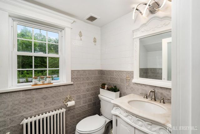 61 Laurel Avenue, Franklin, NJ 08528