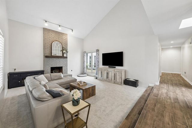 1623 Warwickshire Drive, Houston, TX 77077