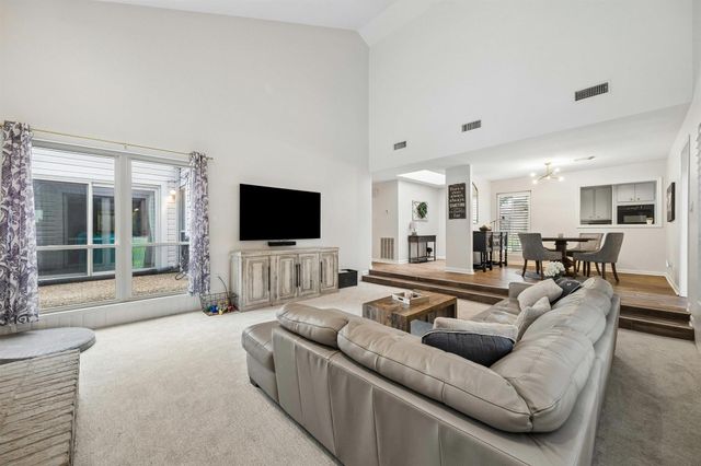 1623 Warwickshire Drive, Houston, TX 77077