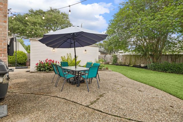 1623 Warwickshire Drive, Houston, TX 77077