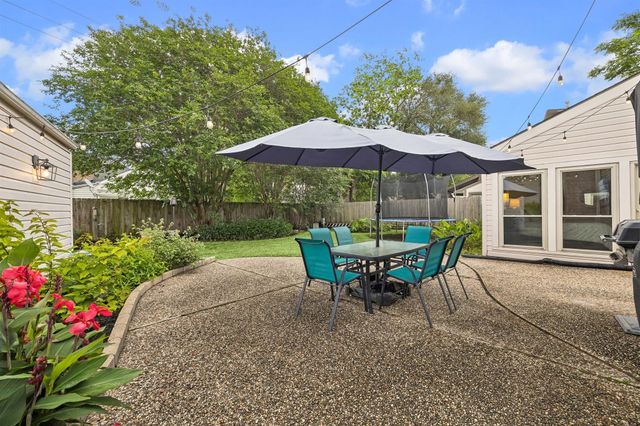 1623 Warwickshire Drive, Houston, TX 77077