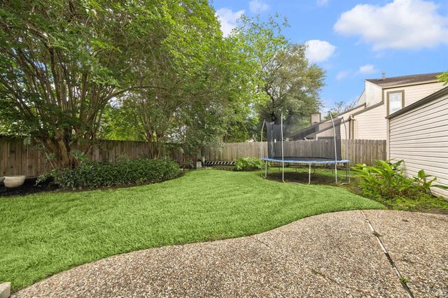 1623 Warwickshire Drive, Houston, TX 77077