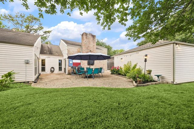 1623 Warwickshire Drive, Houston, TX 77077