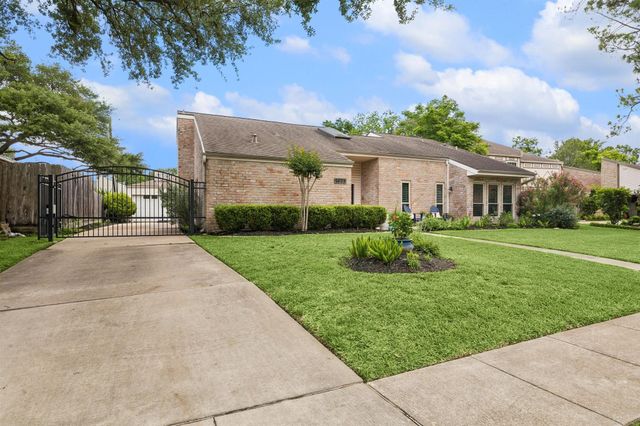 1623 Warwickshire Drive, Houston, TX 77077