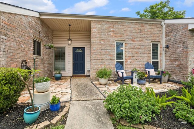 1623 Warwickshire Drive, Houston, TX 77077