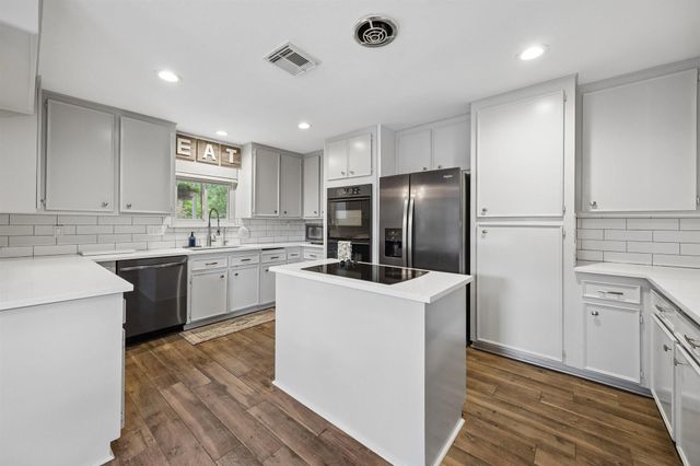 1623 Warwickshire Drive, Houston, TX 77077