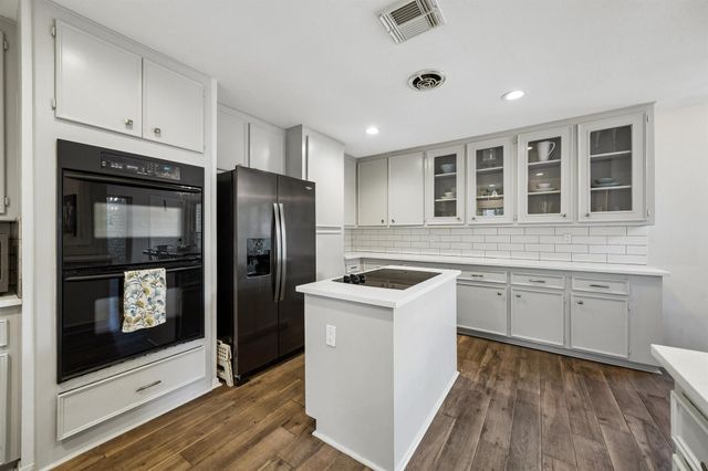 1623 Warwickshire Drive, Houston, TX 77077