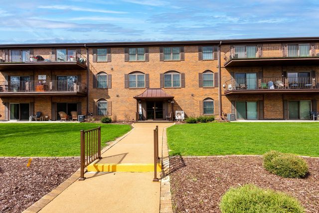 1360 Kimberly Ridge Road 209, Bettendorf, IA 52722