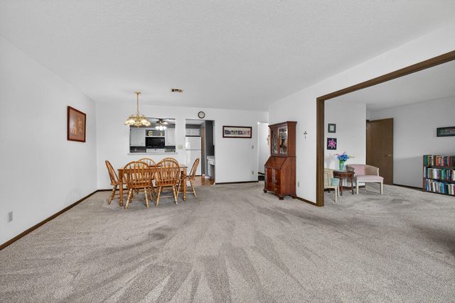 1360 Kimberly Ridge Road 209, Bettendorf, IA 52722