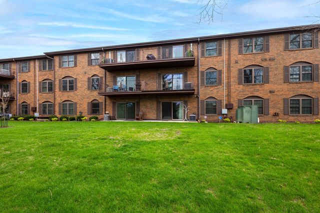 1360 Kimberly Ridge Road 209, Bettendorf, IA 52722