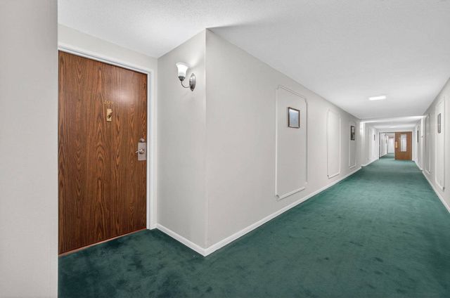 1360 Kimberly Ridge Road 209, Bettendorf, IA 52722