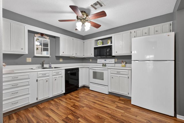 1360 Kimberly Ridge Road 209, Bettendorf, IA 52722