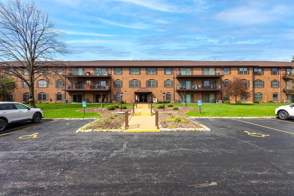 1360 Kimberly Ridge Road 209, Bettendorf, IA 52722