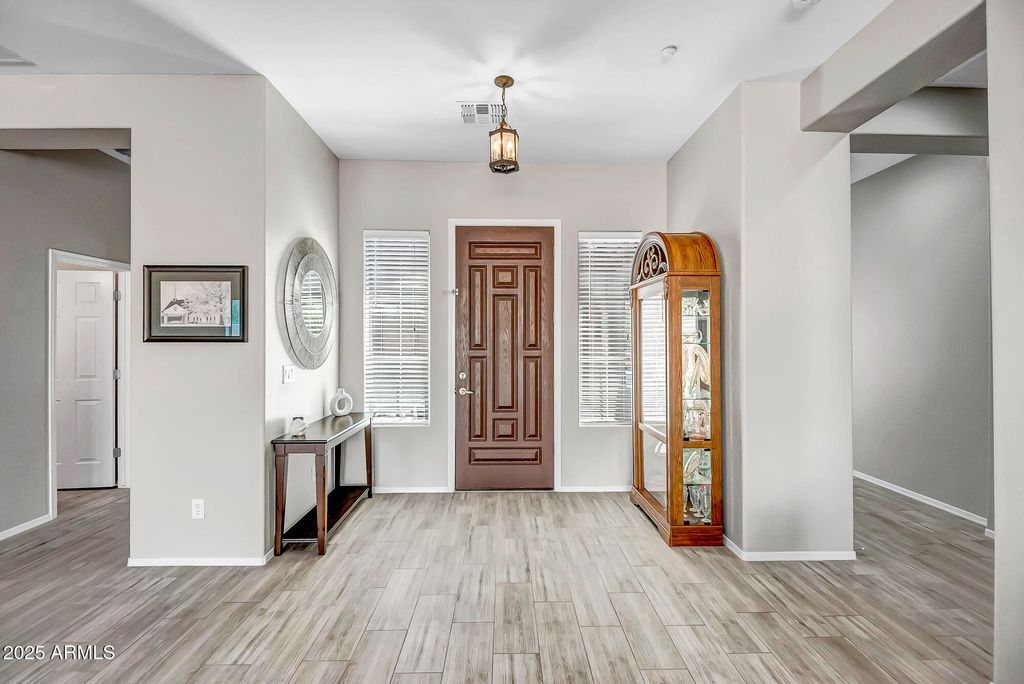 Image 10 of property listing at 41318 N Bent Creek Way, Anthem, AZ 85086