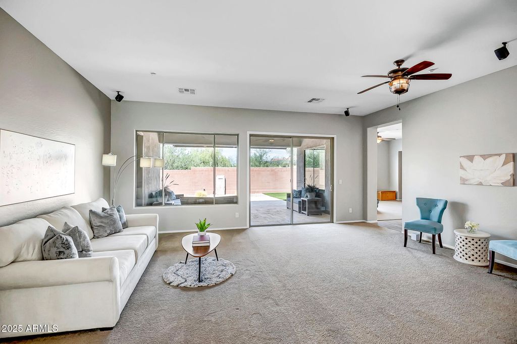 Image 11 of property listing at 41318 N Bent Creek Way, Anthem, AZ 85086