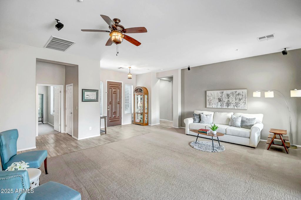 Image 13 of property listing at 41318 N Bent Creek Way, Anthem, AZ 85086