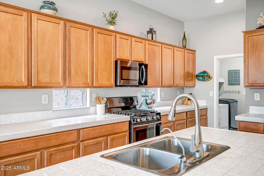 Image 15 of property listing at 41318 N Bent Creek Way, Anthem, AZ 85086