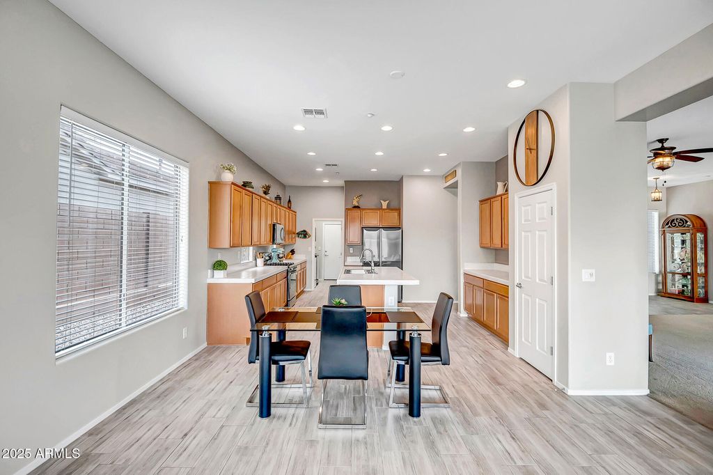 Image 19 of property listing at 41318 N Bent Creek Way, Anthem, AZ 85086